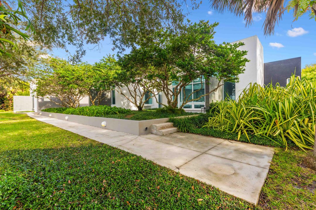 For Sale: $6,495,000 (5 beds, 5 baths, 6678 Square Feet)