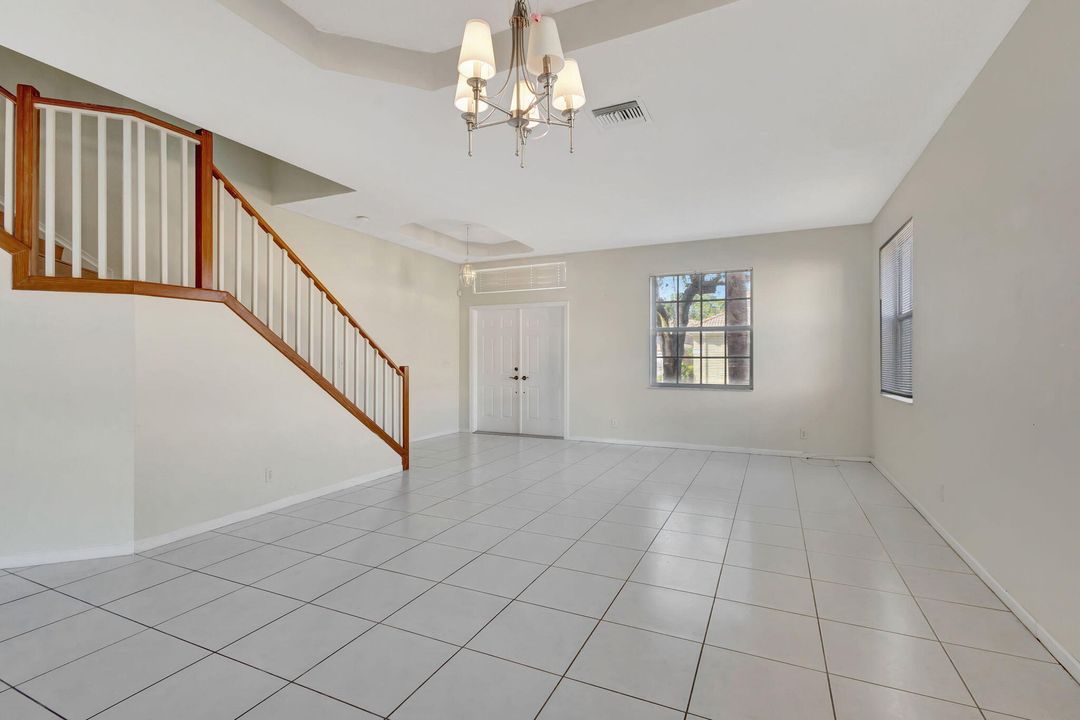 For Rent: $3,900 (5 beds, 3 baths, 2859 Square Feet)