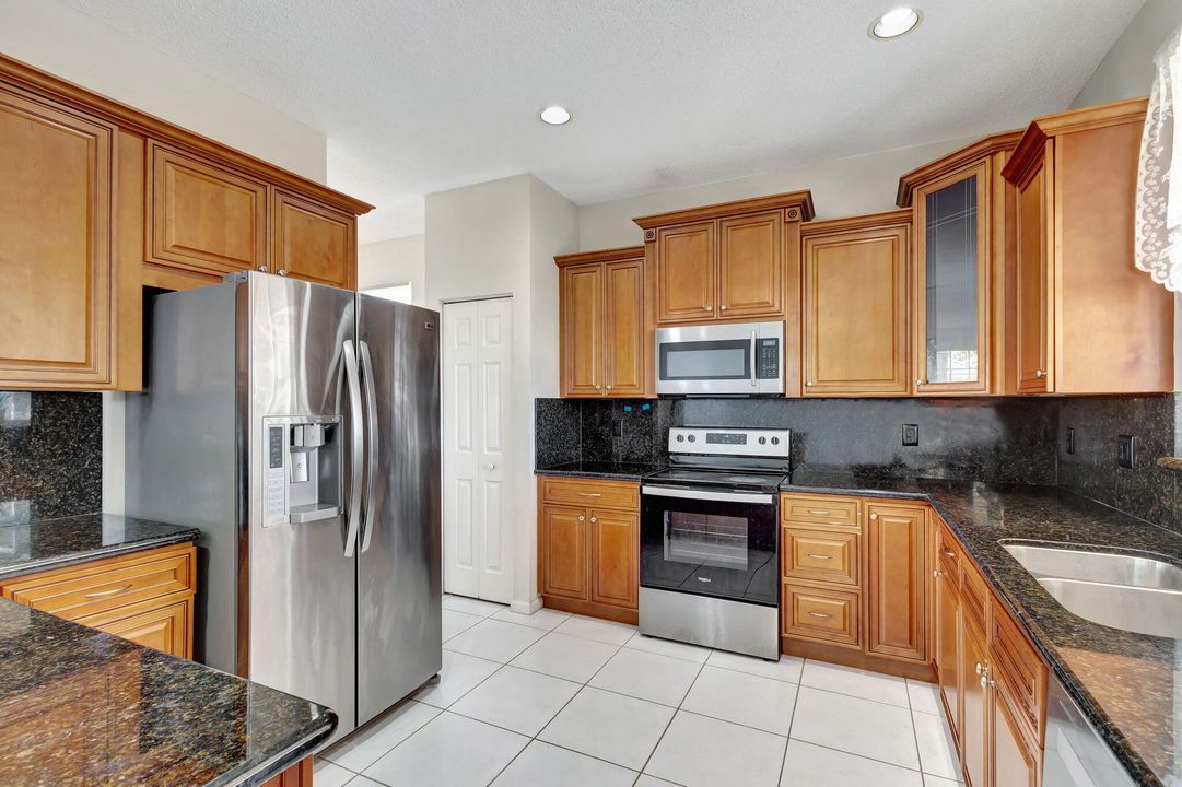 For Rent: $3,900 (5 beds, 3 baths, 2859 Square Feet)