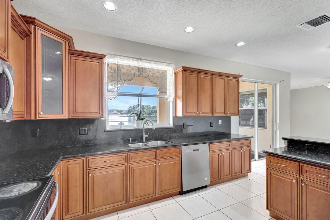 For Rent: $3,900 (5 beds, 3 baths, 2859 Square Feet)