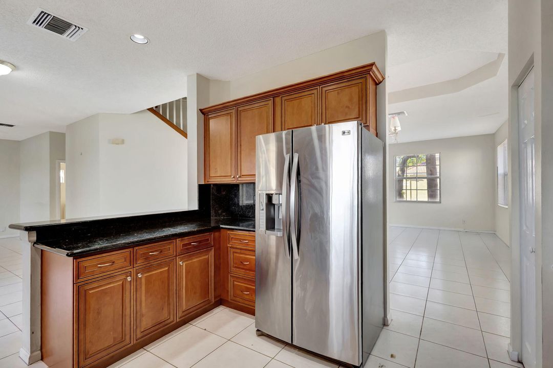 For Rent: $3,900 (5 beds, 3 baths, 2859 Square Feet)