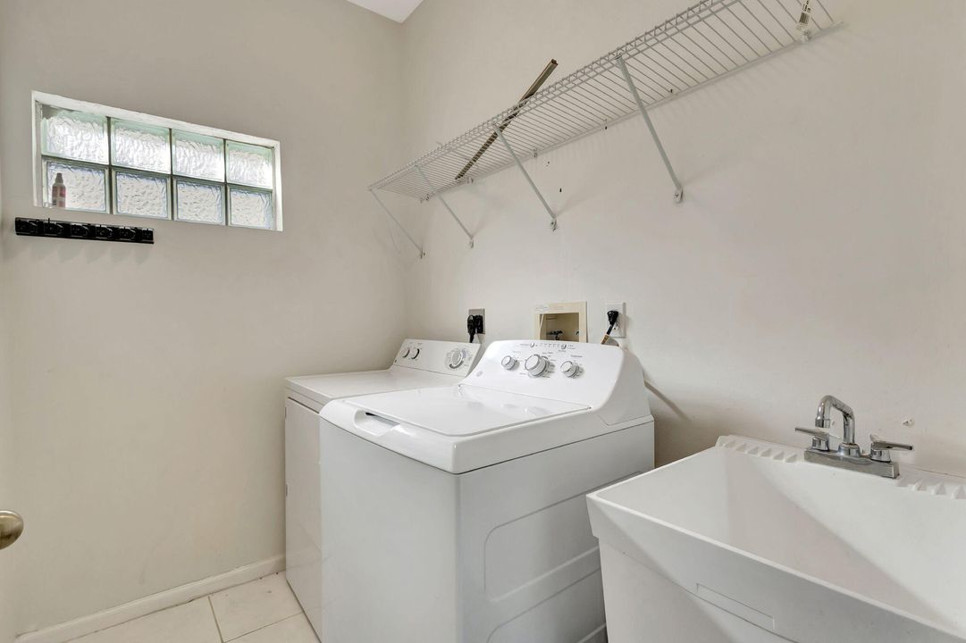 For Rent: $3,900 (5 beds, 3 baths, 2859 Square Feet)