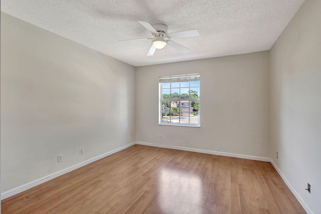 For Rent: $3,900 (5 beds, 3 baths, 2859 Square Feet)