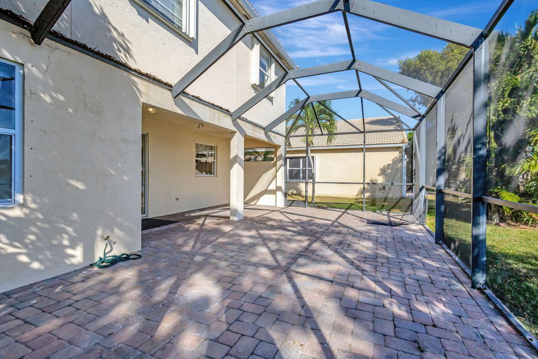 For Rent: $3,900 (5 beds, 3 baths, 2859 Square Feet)