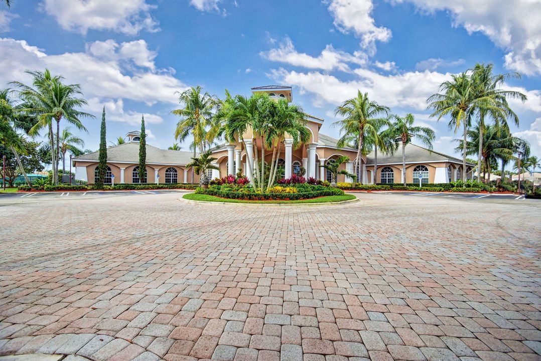 For Rent: $3,900 (5 beds, 3 baths, 2859 Square Feet)