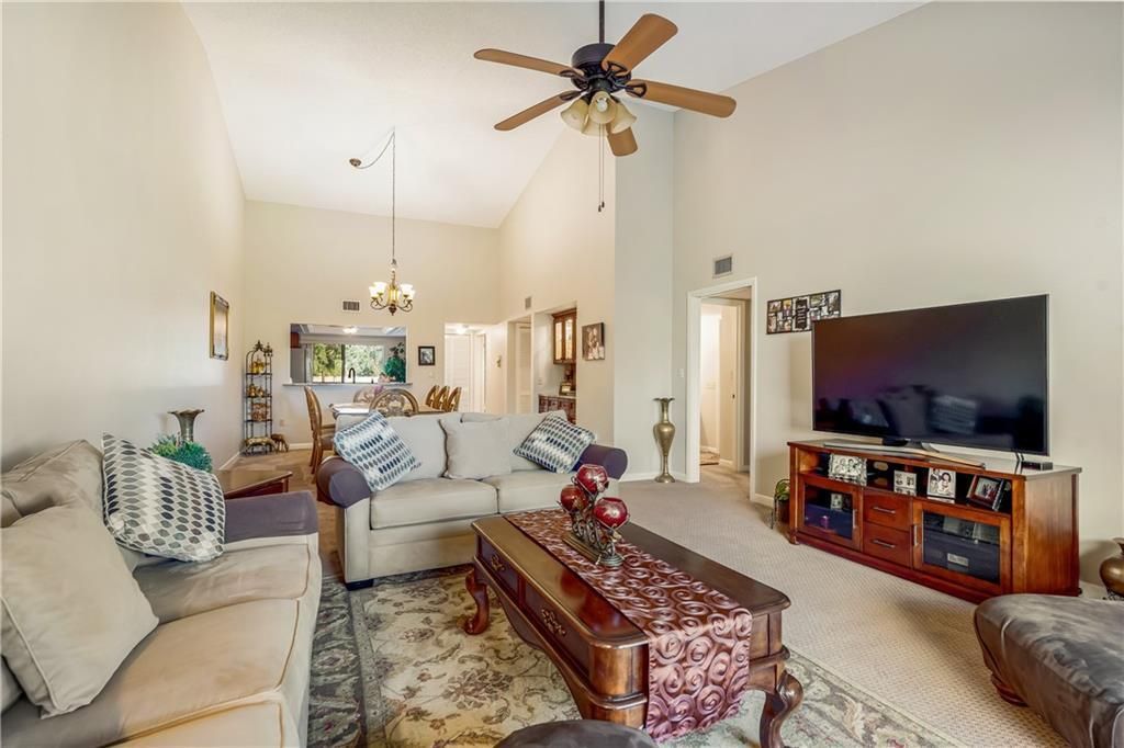 En Venta: $219,900 (2 camas, 2 baños, 1471 Pies cuadrados)