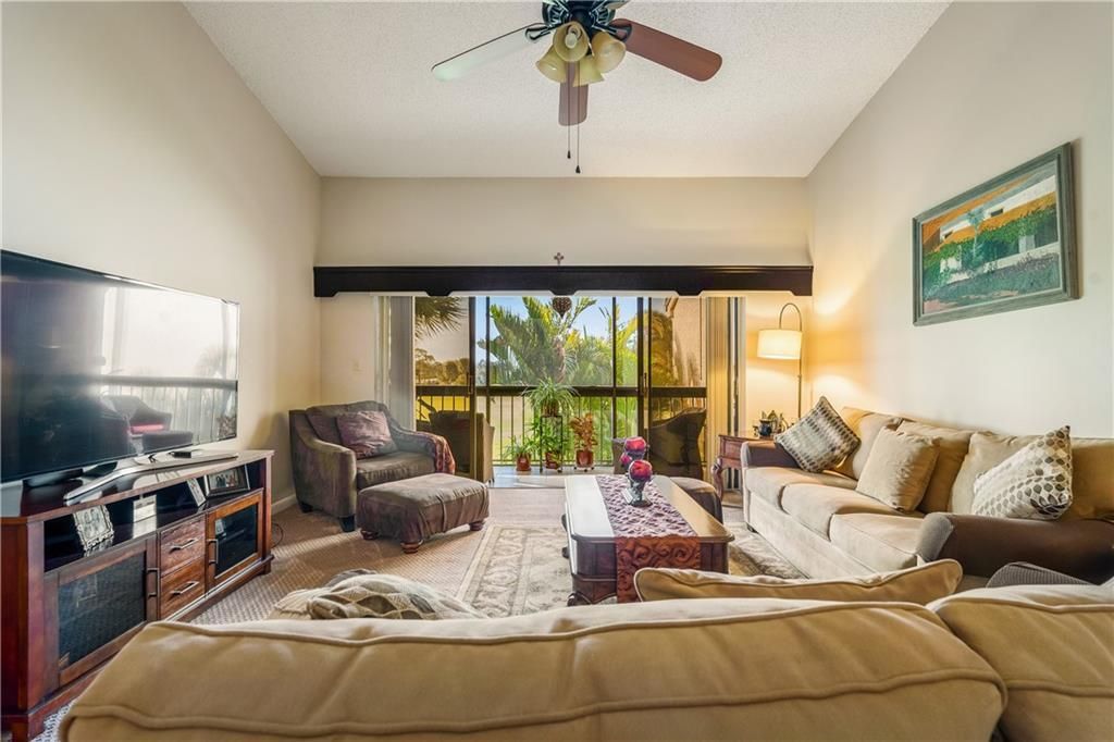 En Venta: $219,900 (2 camas, 2 baños, 1471 Pies cuadrados)