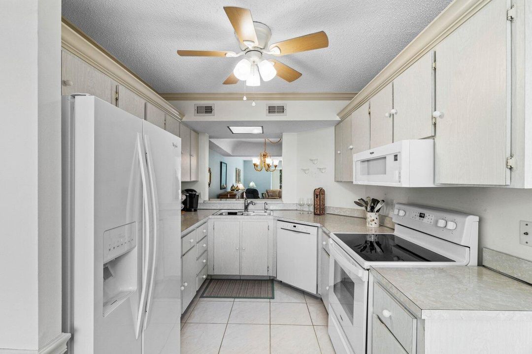 На продажу: $165,000 (2 спален, 2 ванн, 1160 Квадратных фут)