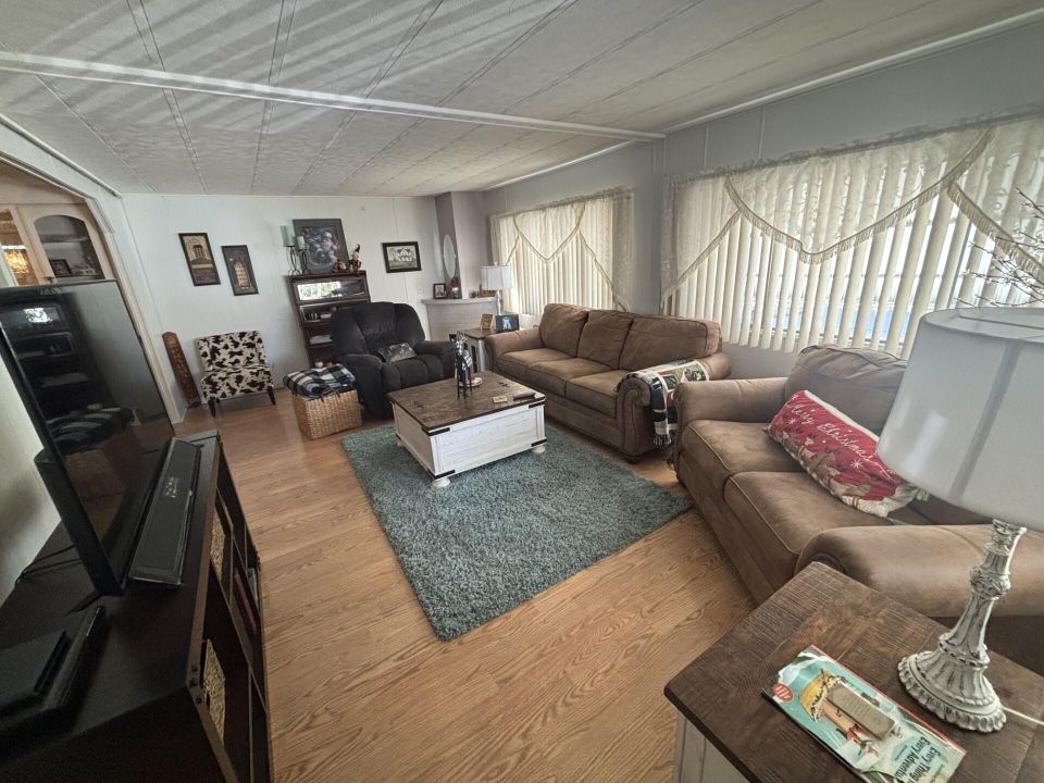 На продажу: $89,900 (2 спален, 2 ванн, 1232 Квадратных фут)