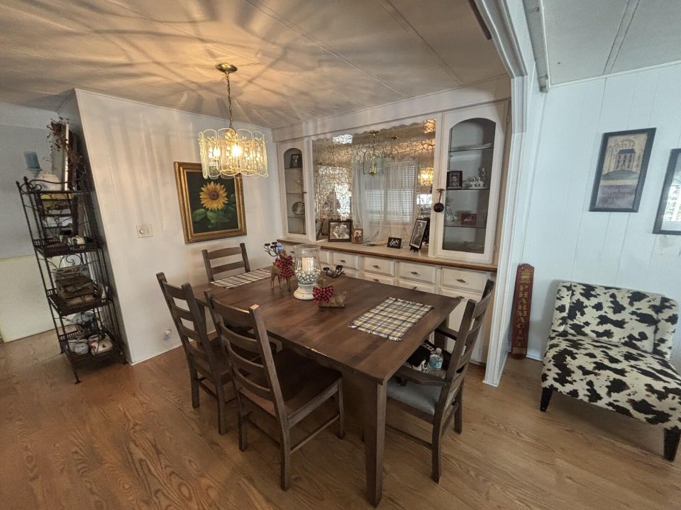 На продажу: $89,900 (2 спален, 2 ванн, 1232 Квадратных фут)