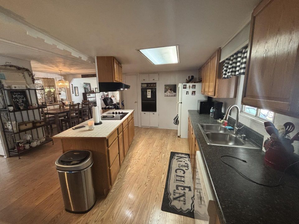 На продажу: $89,900 (2 спален, 2 ванн, 1232 Квадратных фут)