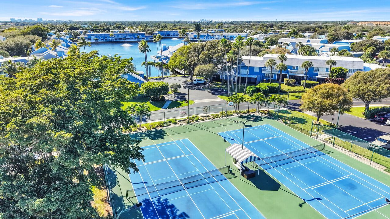 На продажу: $769,000 (2 спален, 2 ванн, 1254 Квадратных фут)