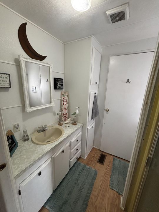 На продажу: $89,900 (2 спален, 2 ванн, 1232 Квадратных фут)