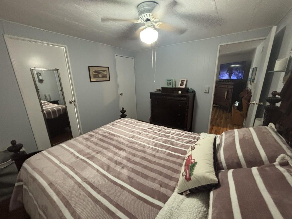 На продажу: $89,900 (2 спален, 2 ванн, 1232 Квадратных фут)