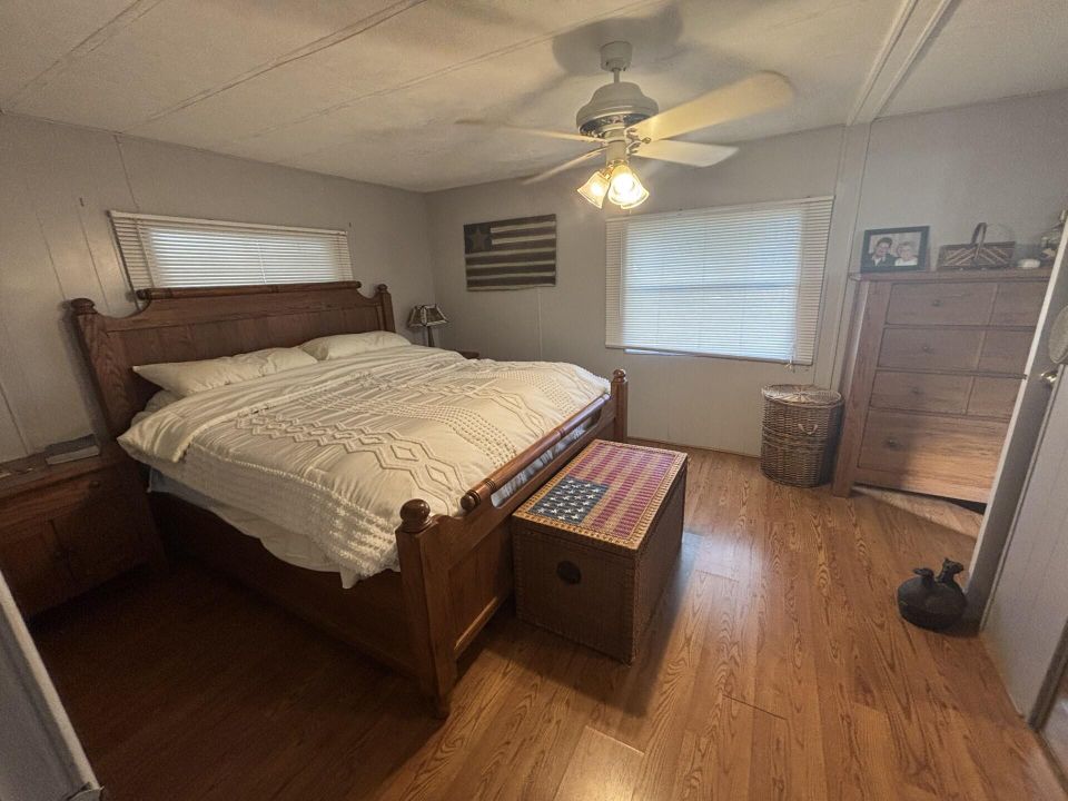 На продажу: $89,900 (2 спален, 2 ванн, 1232 Квадратных фут)