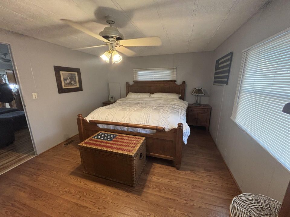 На продажу: $89,900 (2 спален, 2 ванн, 1232 Квадратных фут)