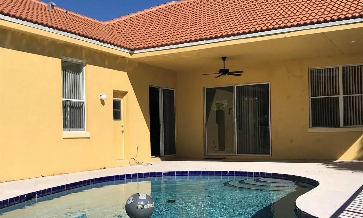 For Rent: $4,350 (4 beds, 2 baths, 2300 Square Feet)