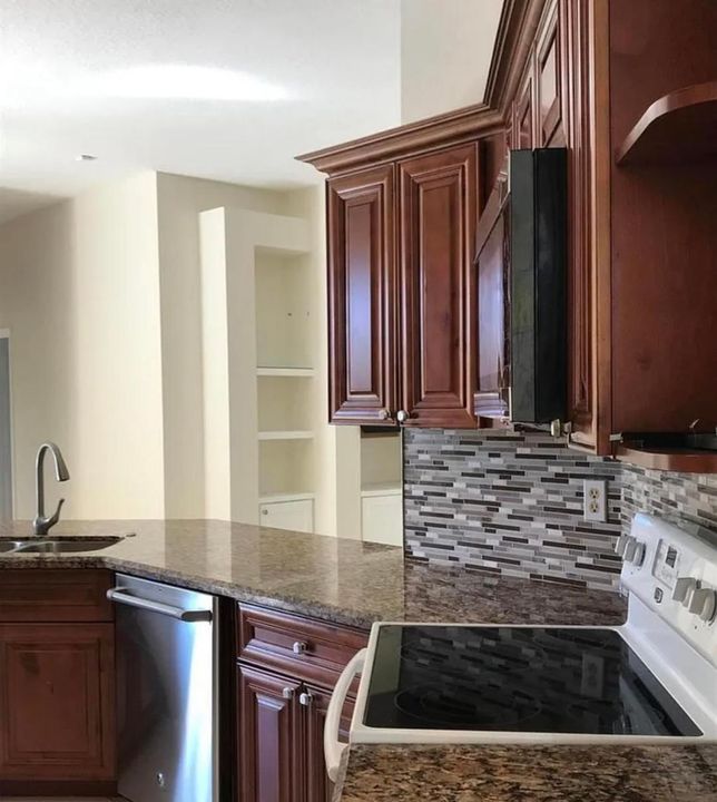 For Rent: $4,350 (4 beds, 2 baths, 2300 Square Feet)