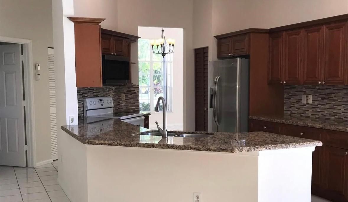 For Rent: $4,350 (4 beds, 2 baths, 2300 Square Feet)