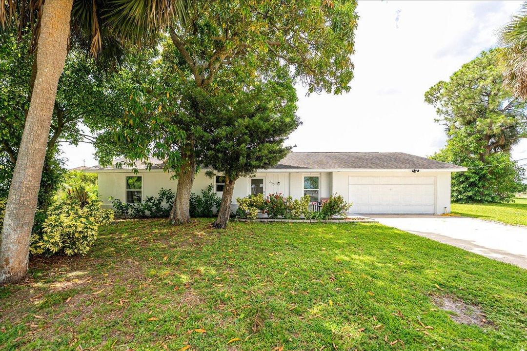 For Sale: $369,900 (4 beds, 2 baths, 1342 Square Feet)