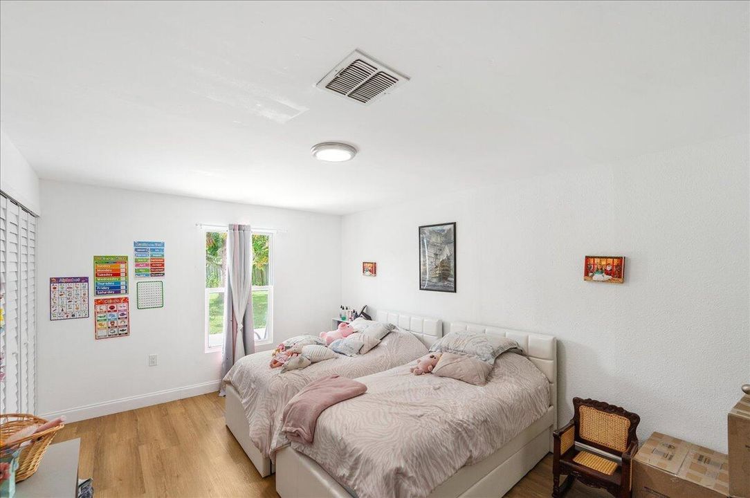 For Sale: $369,900 (4 beds, 2 baths, 1342 Square Feet)