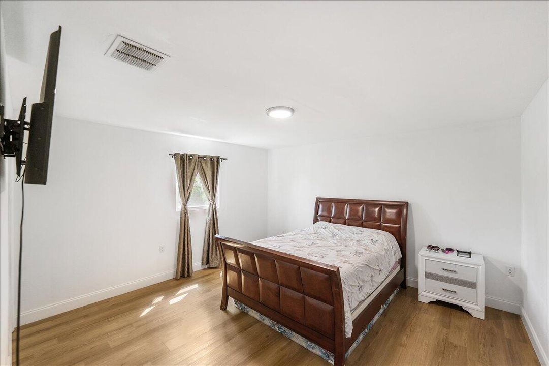 For Sale: $369,900 (4 beds, 2 baths, 1342 Square Feet)