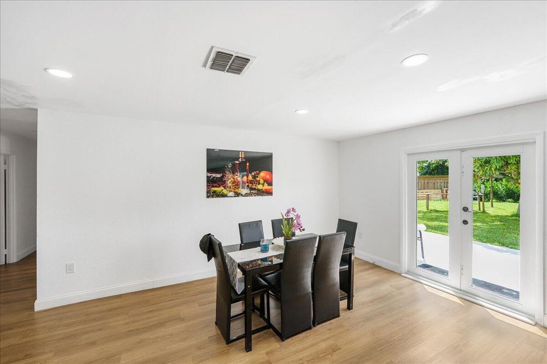 For Sale: $369,900 (4 beds, 2 baths, 1342 Square Feet)