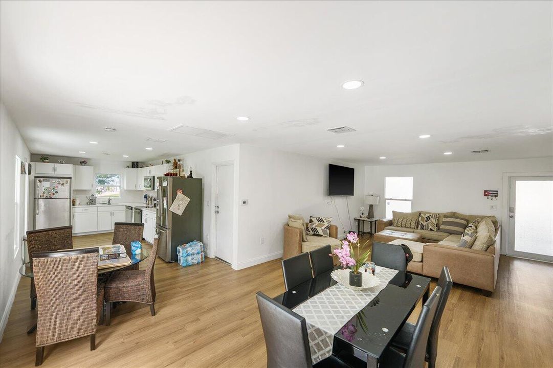 For Sale: $369,900 (4 beds, 2 baths, 1342 Square Feet)