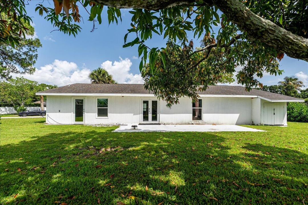 For Sale: $369,900 (4 beds, 2 baths, 1342 Square Feet)