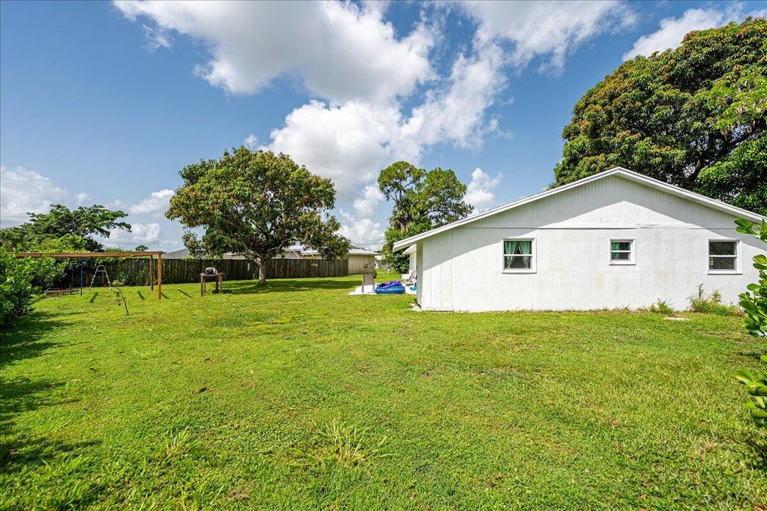 For Sale: $369,900 (4 beds, 2 baths, 1342 Square Feet)