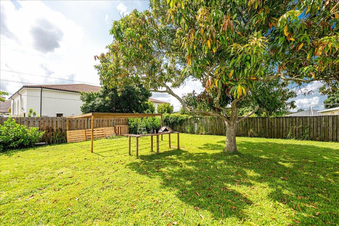 For Sale: $369,900 (4 beds, 2 baths, 1342 Square Feet)