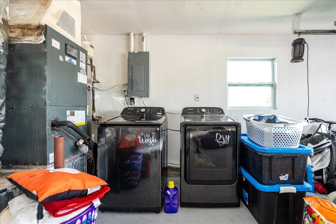 For Sale: $369,900 (4 beds, 2 baths, 1342 Square Feet)