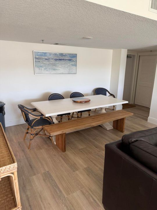 出租: $6,500 (2 贝兹, 2 浴室, 1300 平方英尺)