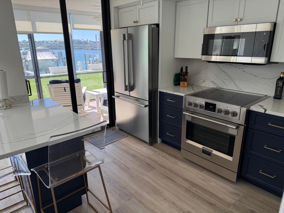 出租: $6,500 (2 贝兹, 2 浴室, 1300 平方英尺)