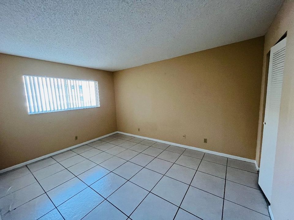 For Rent: $2,200 (2 beds, 2 baths, 1136 Square Feet)