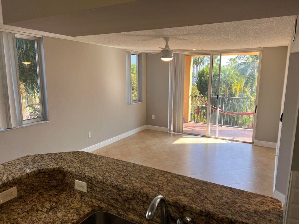 En Venta: $335,000 (2 camas, 1 baños, 935 Pies cuadrados)