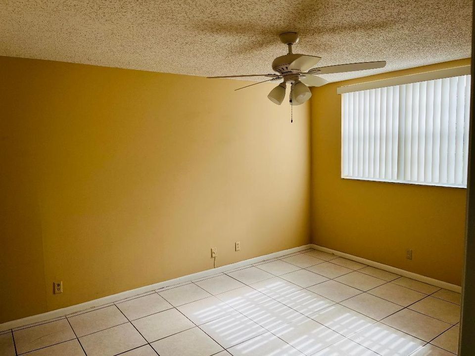 For Rent: $2,200 (2 beds, 2 baths, 1136 Square Feet)