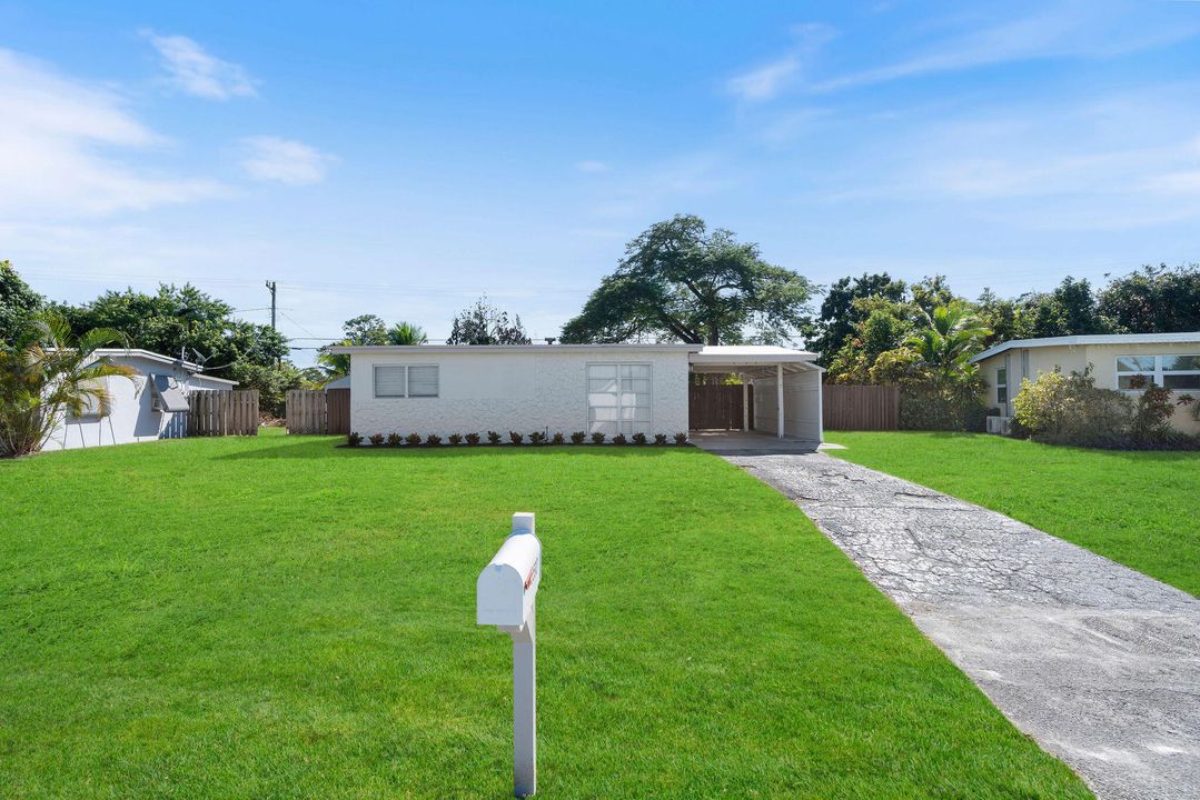 For Sale: $449,000 (2 beds, 1 baths, 950 Square Feet)