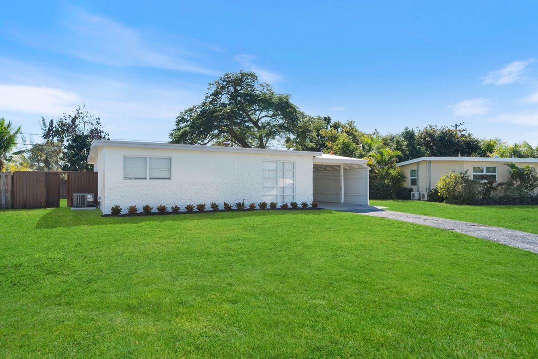 For Sale: $449,000 (2 beds, 1 baths, 950 Square Feet)