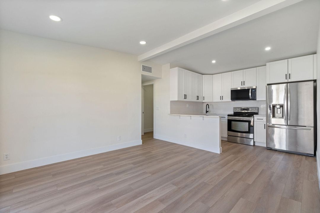 For Sale: $449,000 (2 beds, 1 baths, 950 Square Feet)