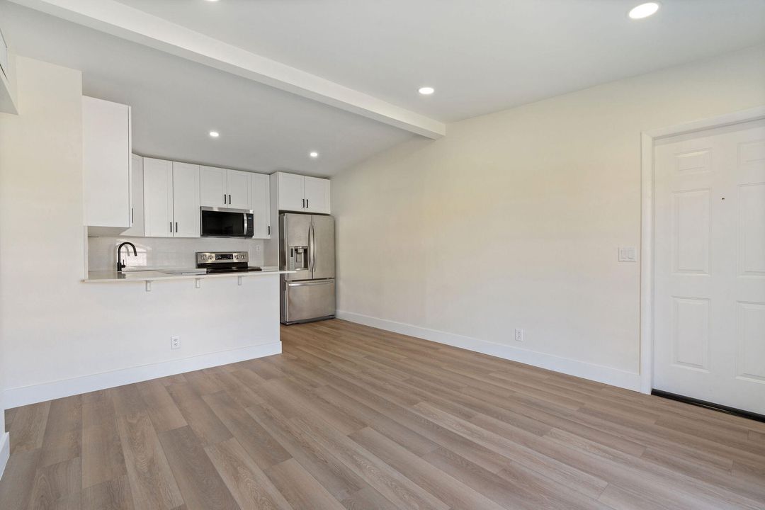 For Sale: $449,000 (2 beds, 1 baths, 950 Square Feet)