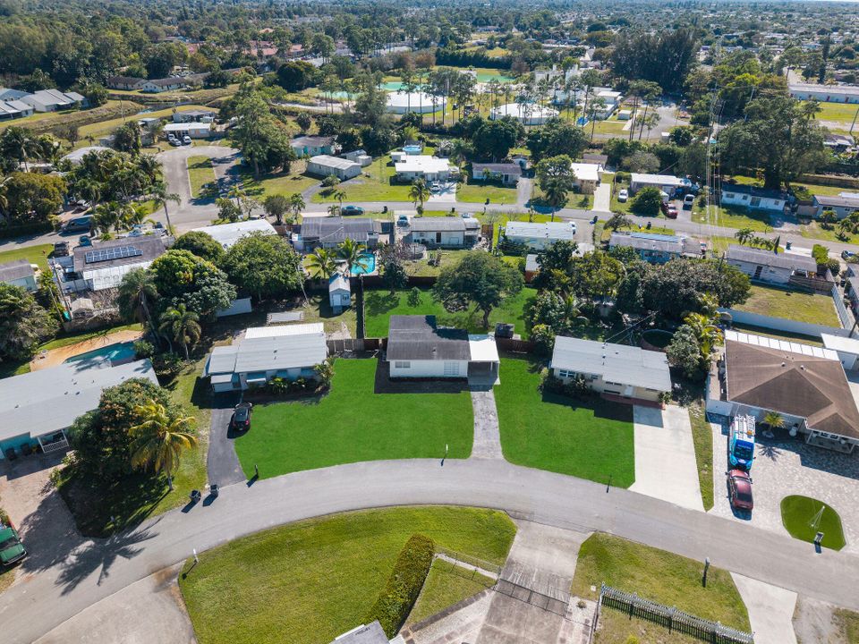 For Sale: $449,000 (2 beds, 1 baths, 950 Square Feet)