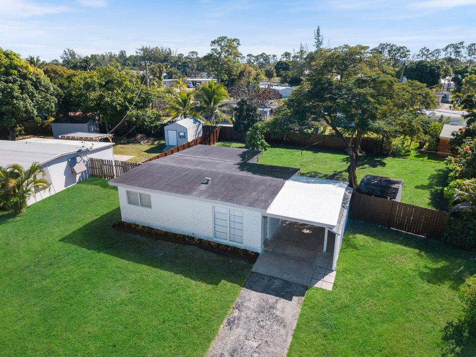 For Sale: $449,000 (2 beds, 1 baths, 950 Square Feet)