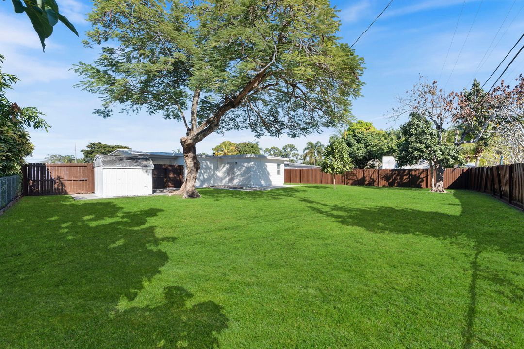 For Sale: $449,000 (2 beds, 1 baths, 950 Square Feet)