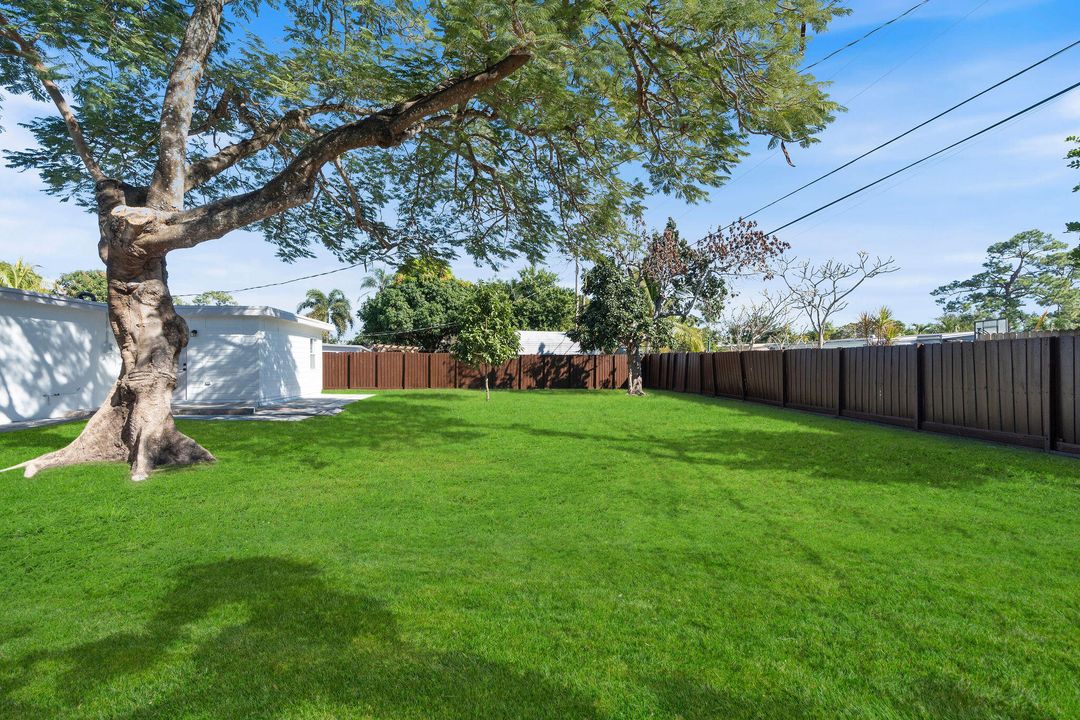 For Sale: $449,000 (2 beds, 1 baths, 950 Square Feet)