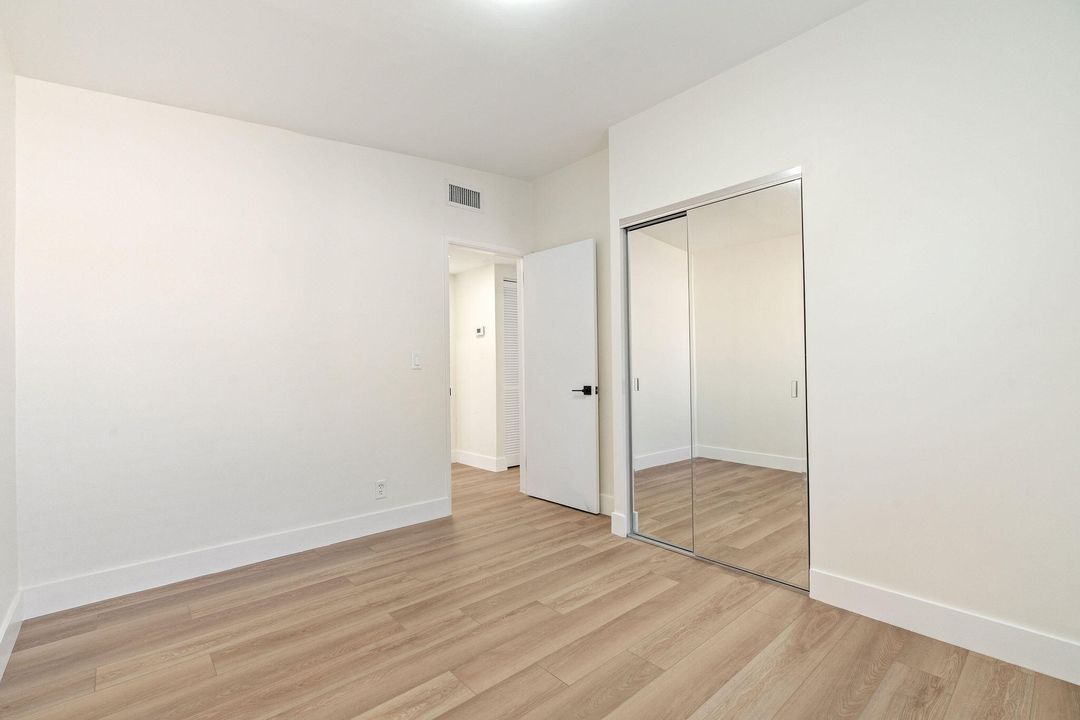 For Sale: $449,000 (2 beds, 1 baths, 950 Square Feet)