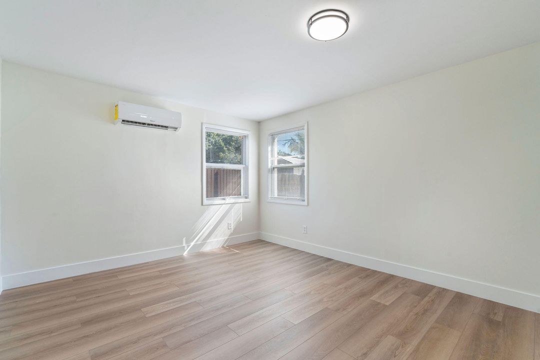 For Sale: $449,000 (2 beds, 1 baths, 950 Square Feet)