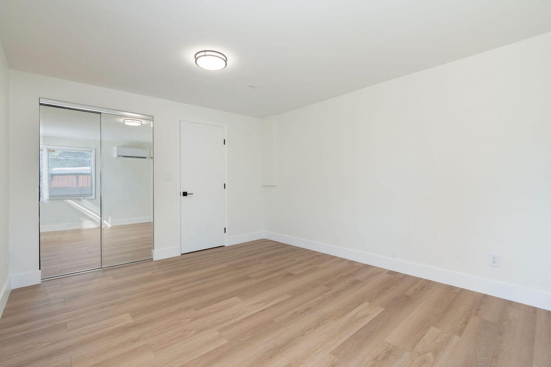 For Sale: $449,000 (2 beds, 1 baths, 950 Square Feet)