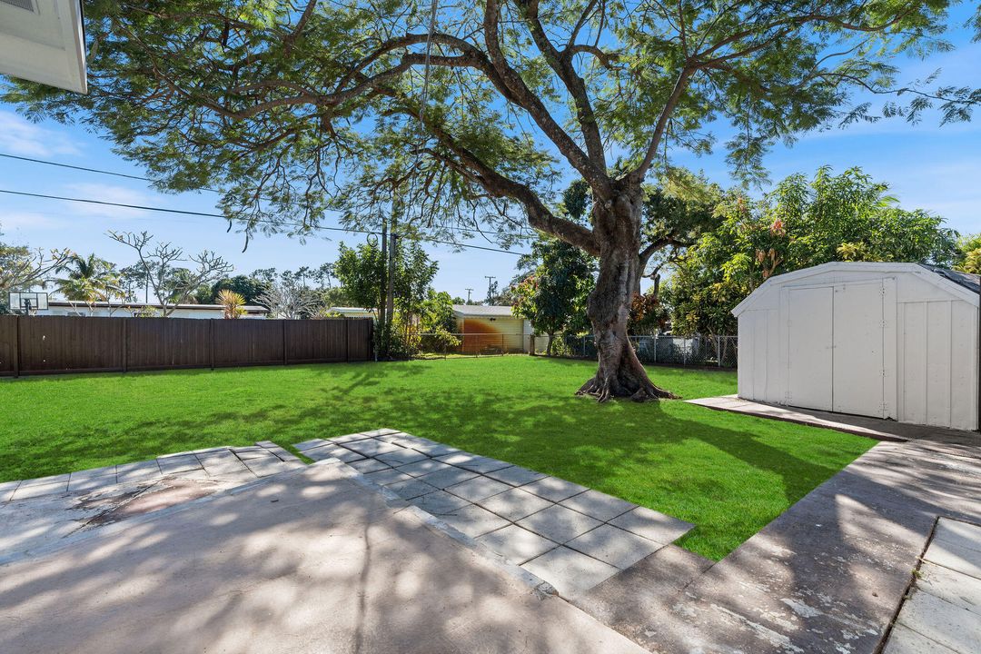 For Sale: $449,000 (2 beds, 1 baths, 950 Square Feet)