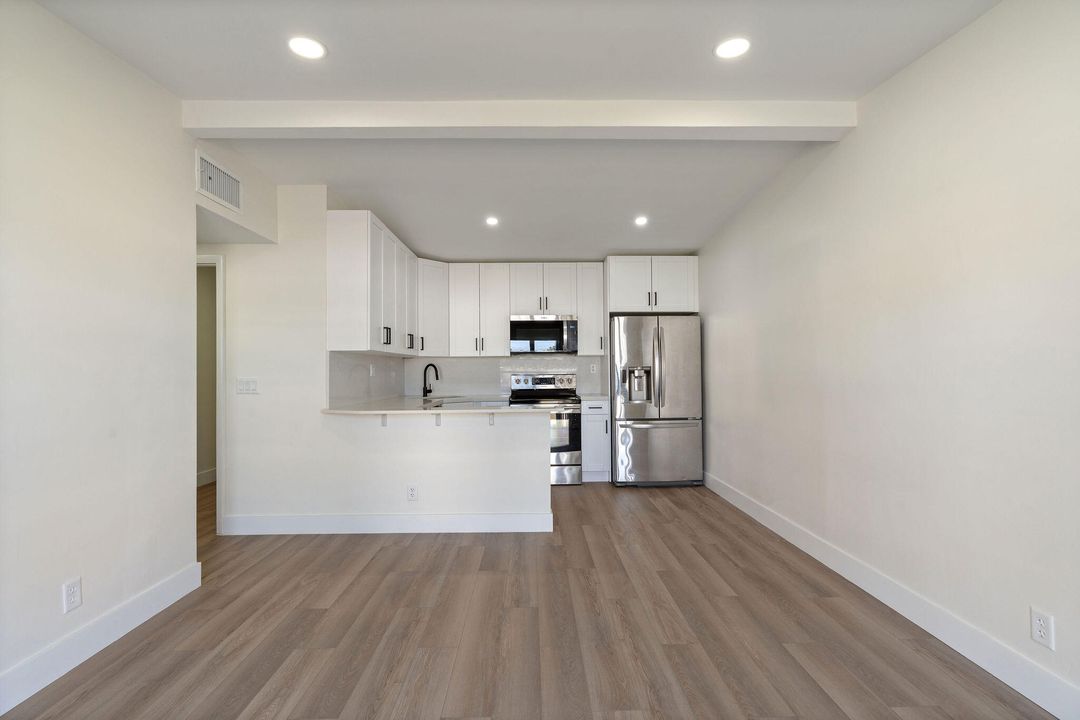 For Sale: $449,000 (2 beds, 1 baths, 950 Square Feet)